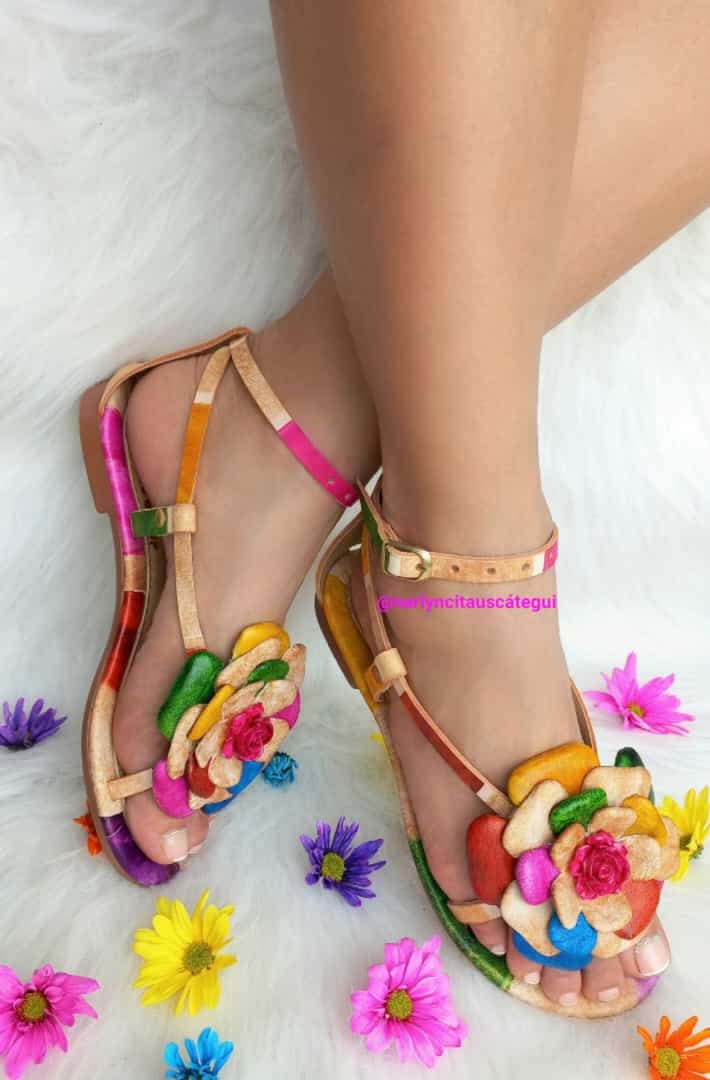 Zapato Elegante con Detalles Florales